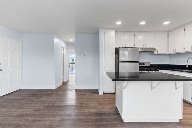 Building Photo - 1066 Coronado Ave