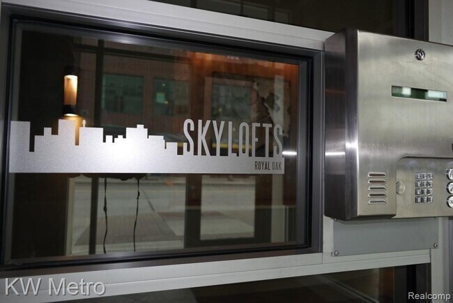 Foto del edificio - 100 W 5th St