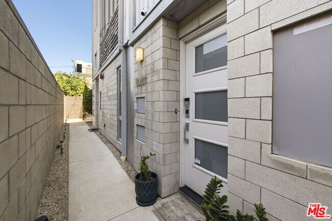 Foto del edificio - 6021 W Beachwood Ln