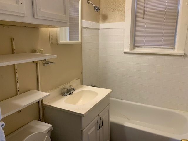 Building Photo - ONE MONTH FREE FOR 13 MONTH LEASE
