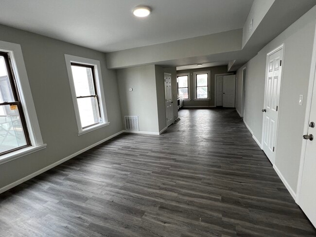 Building Photo - 1707 W Chicago Ave