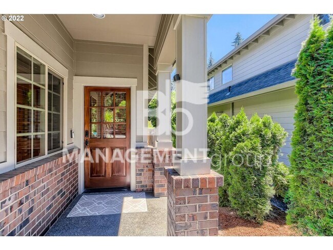 Foto del edificio - Beautiful Lake Oswego Craftsman Townhome. ...