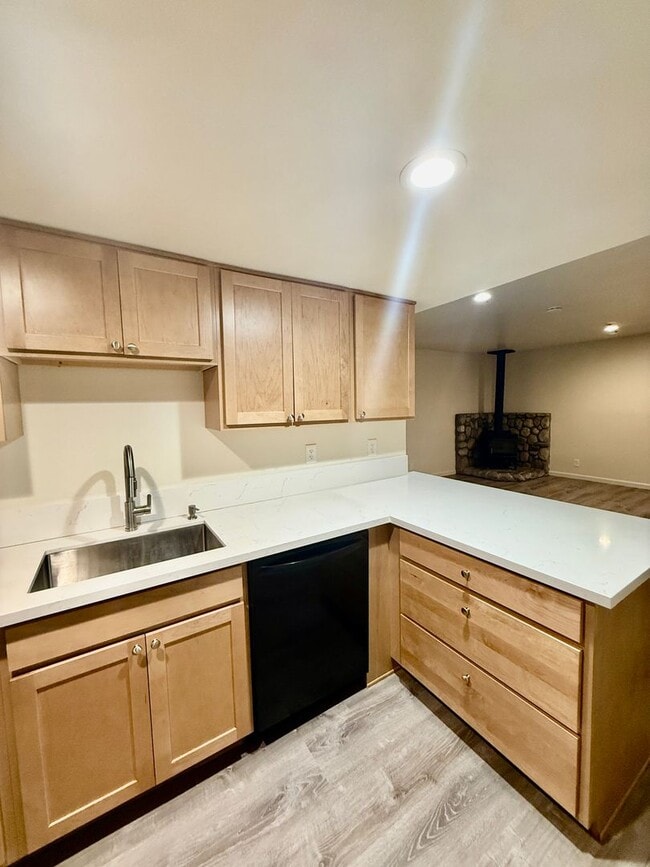 Building Photo - 201 Lupin St