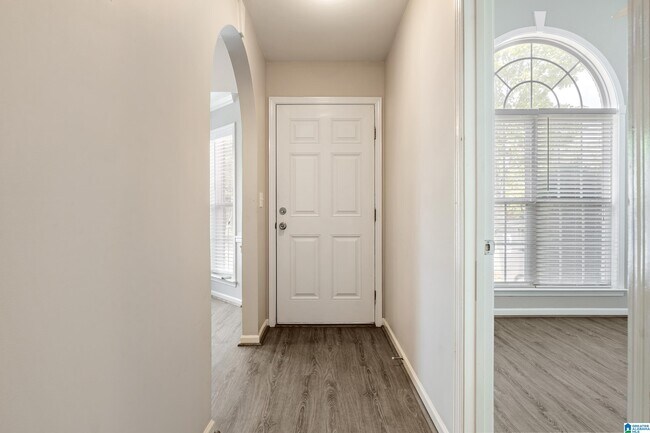 Foto del edificio - 114 Hayesbury Ln