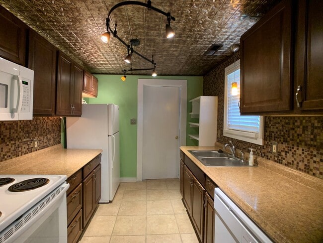 Building Photo - ADORABLE HOME IN CENTRAL MANHATTAN!