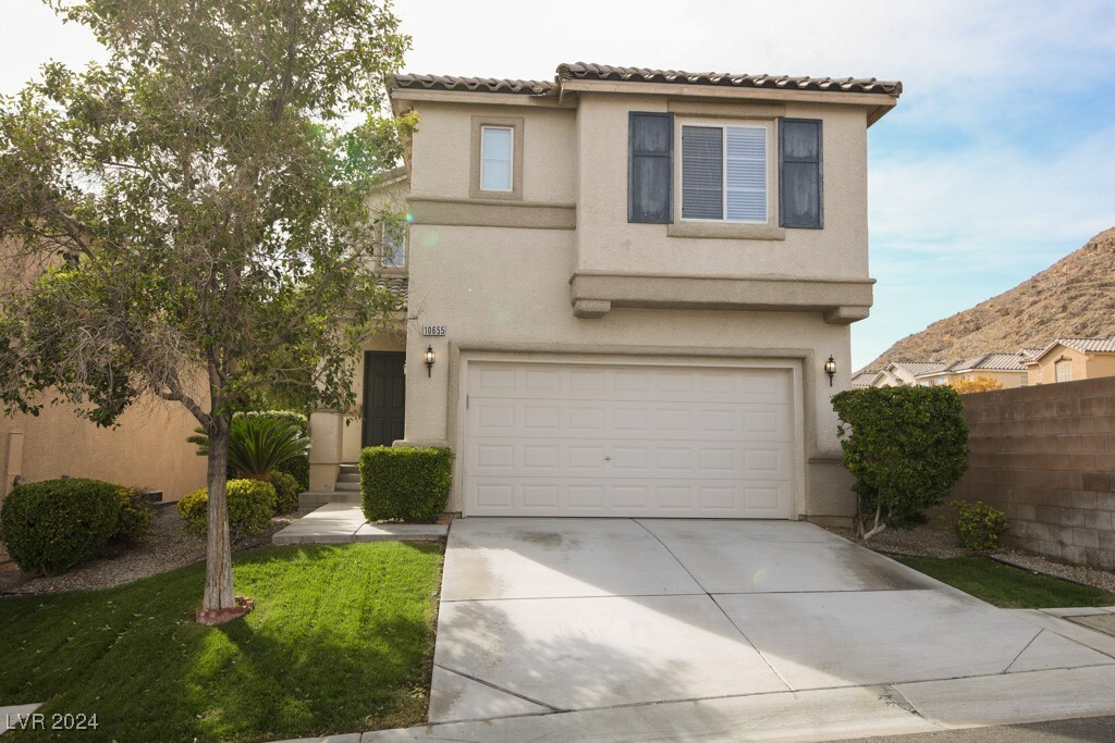 Foto principal - 10655 Lunar Crest Ave