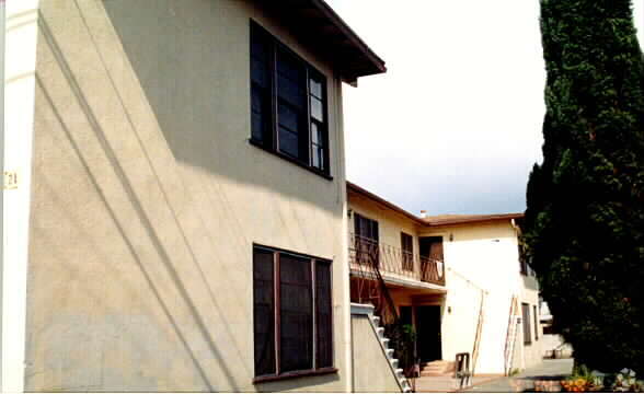 Primary Photo - 2021 Cloverfield Blvd