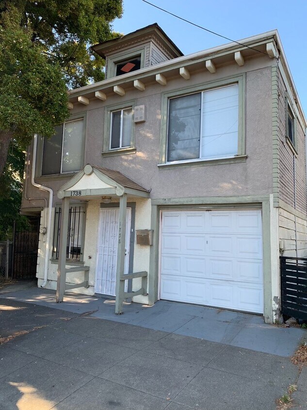 Foto principal - 1738 Chase St