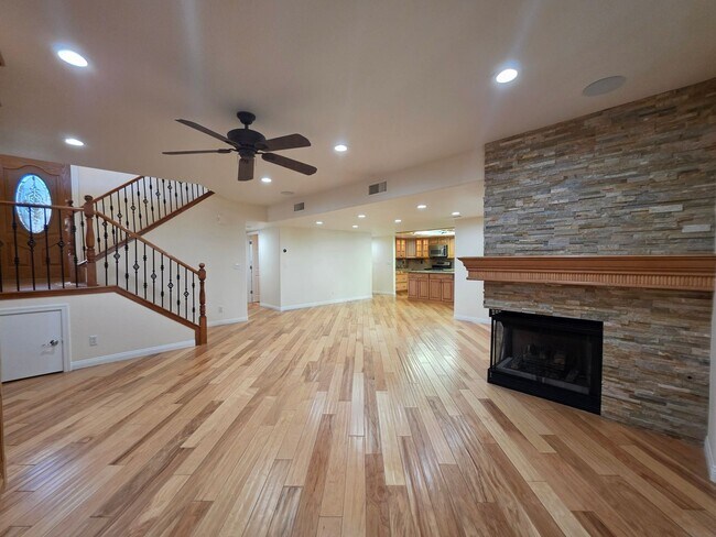 Building Photo - Spacious Home in the Heart of Green Valley
