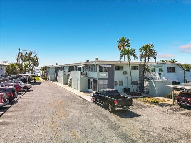 Foto del edificio - 1840 Shore Dr S