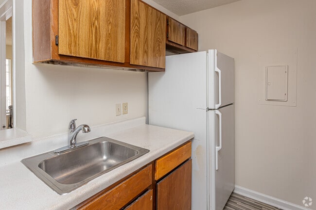 2BR, 2BA - 866SF - Azalea Belle