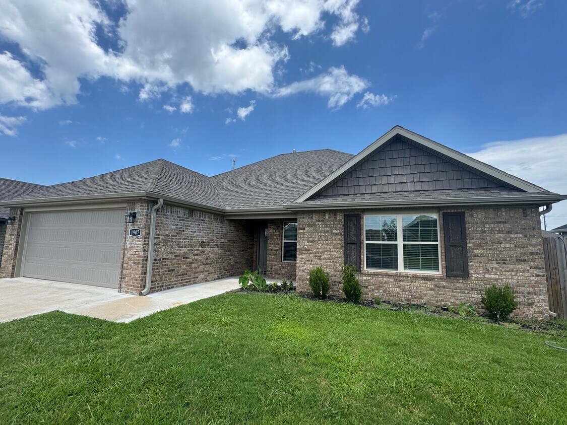 Primary Photo - Beautiful Home on North Side of Town