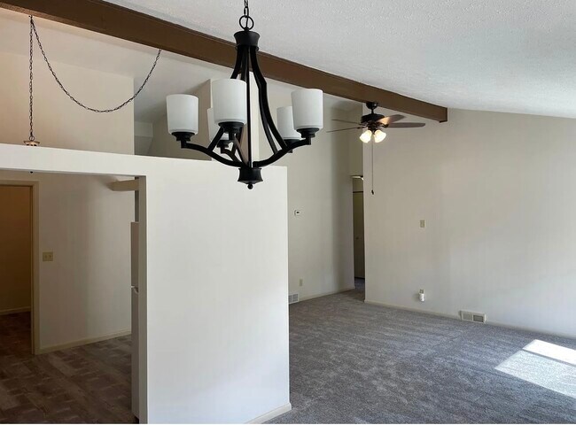 Foto del edificio - 8396 N Akins Rd