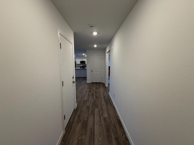 Building Photo - 1448 E Peggy Dr