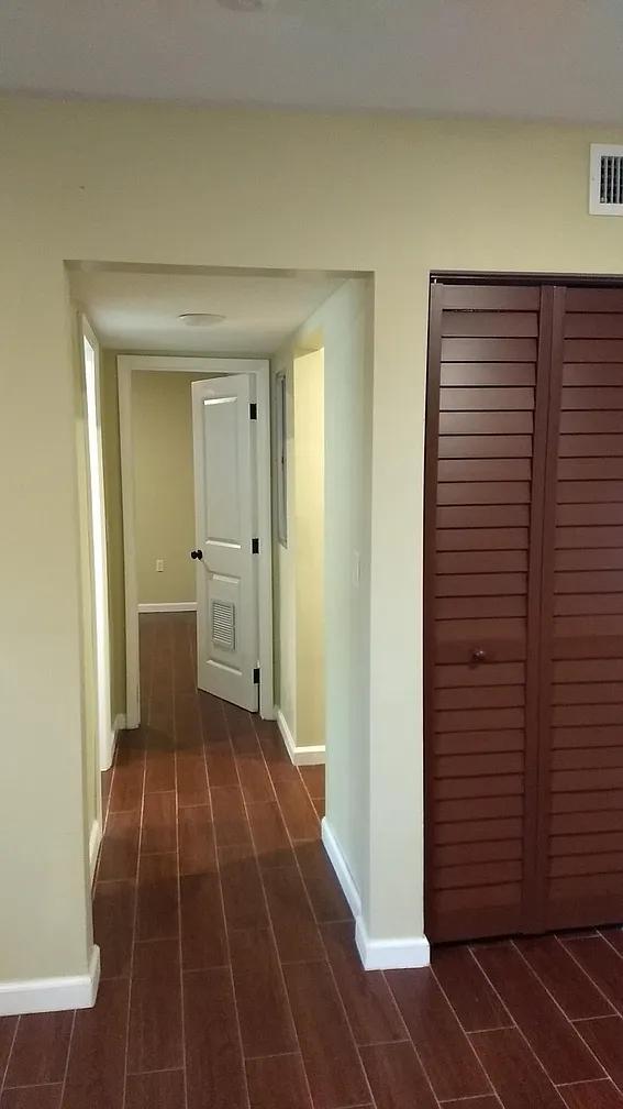 pasillo - 8360 SW 122nd St