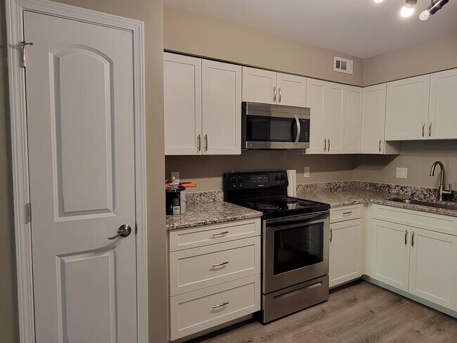 Pantry and lots of storage - 7415 Triwoods Dr