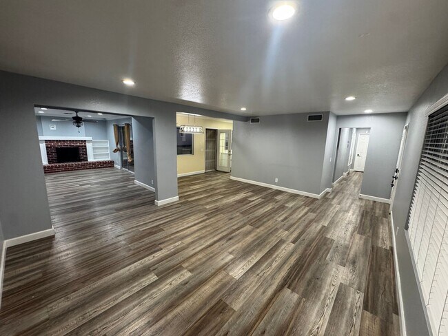 Foto del edificio - Spacious 3 Bedroom Home