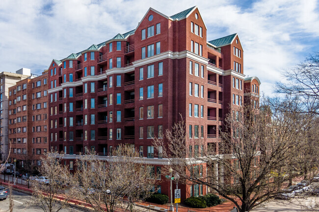 955 26th St NW - The Griffin Condominium