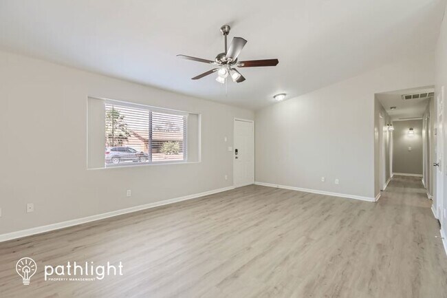 Building Photo - 5315 W Mauna Loa Ln