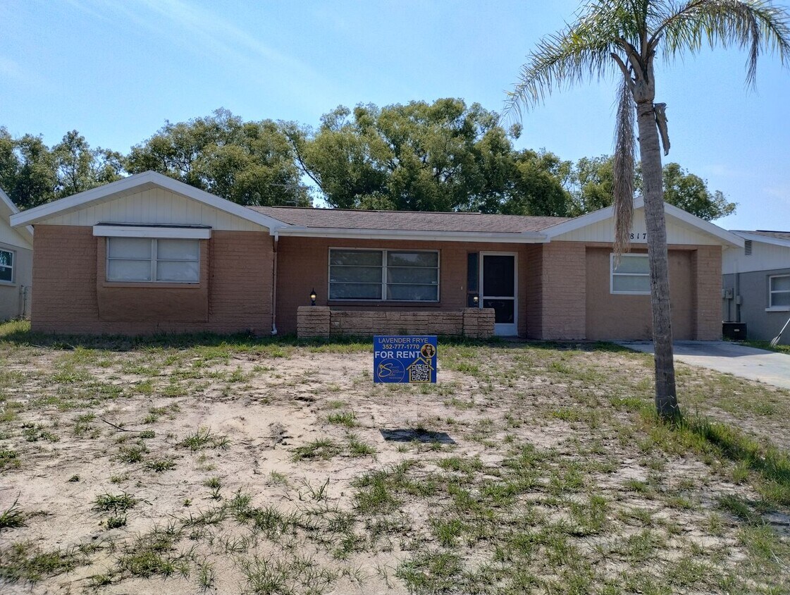 Foto principal - 3-bedroom, 2-bath home offering 1,554 squa...