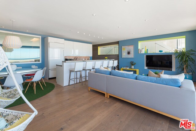 Building Photo - 3711 Ocean Front Walk