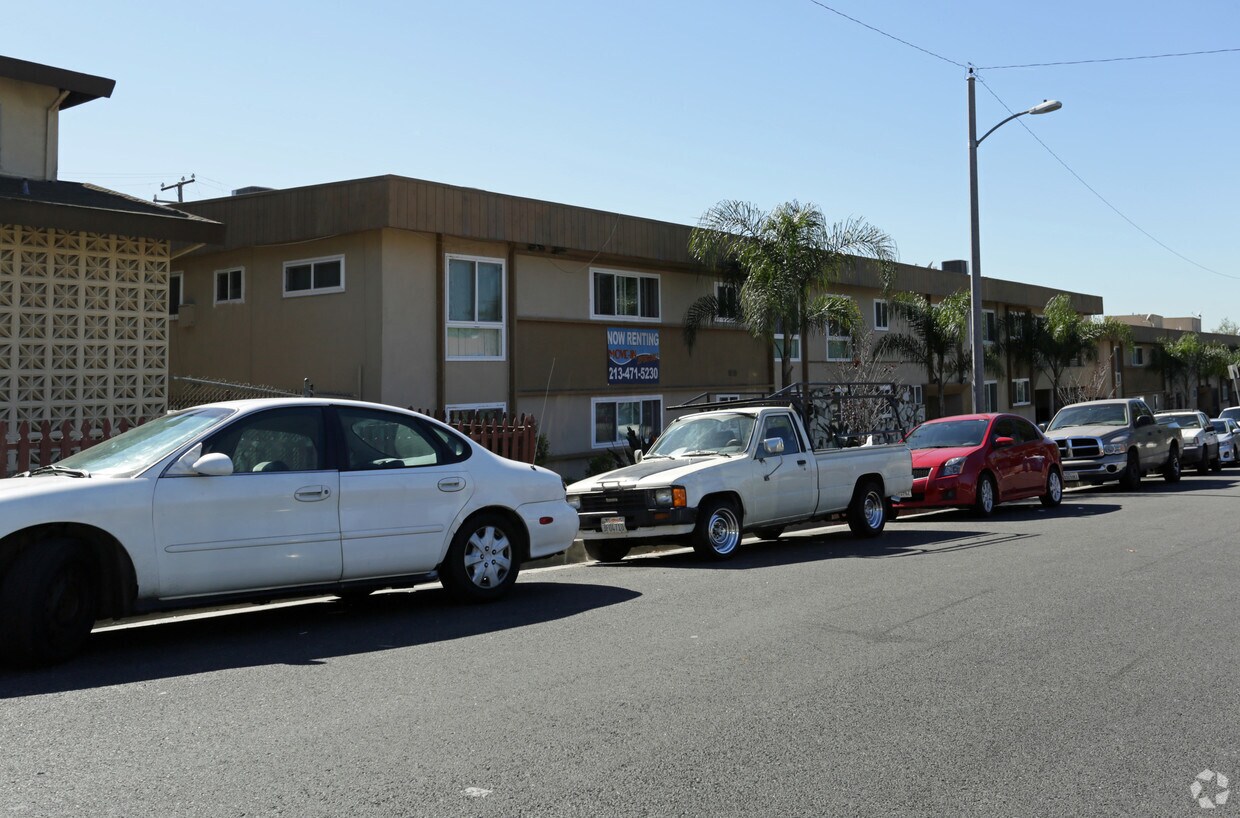 Foto principal - 3200 W 99th St