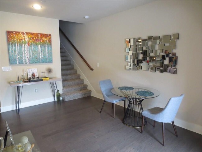 Foyer - 306 Lily Ln