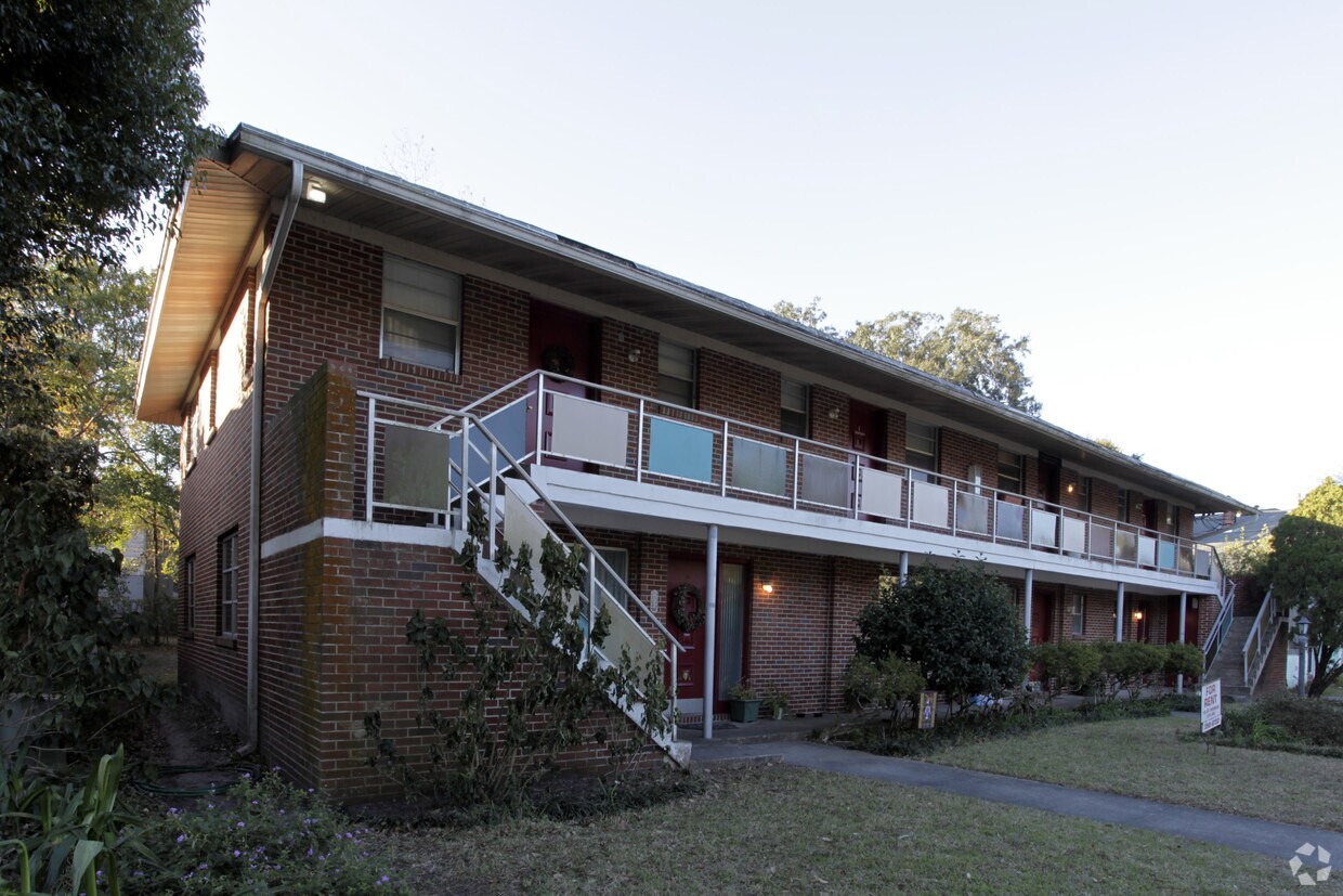 Primary Photo - 1120 Cedar St