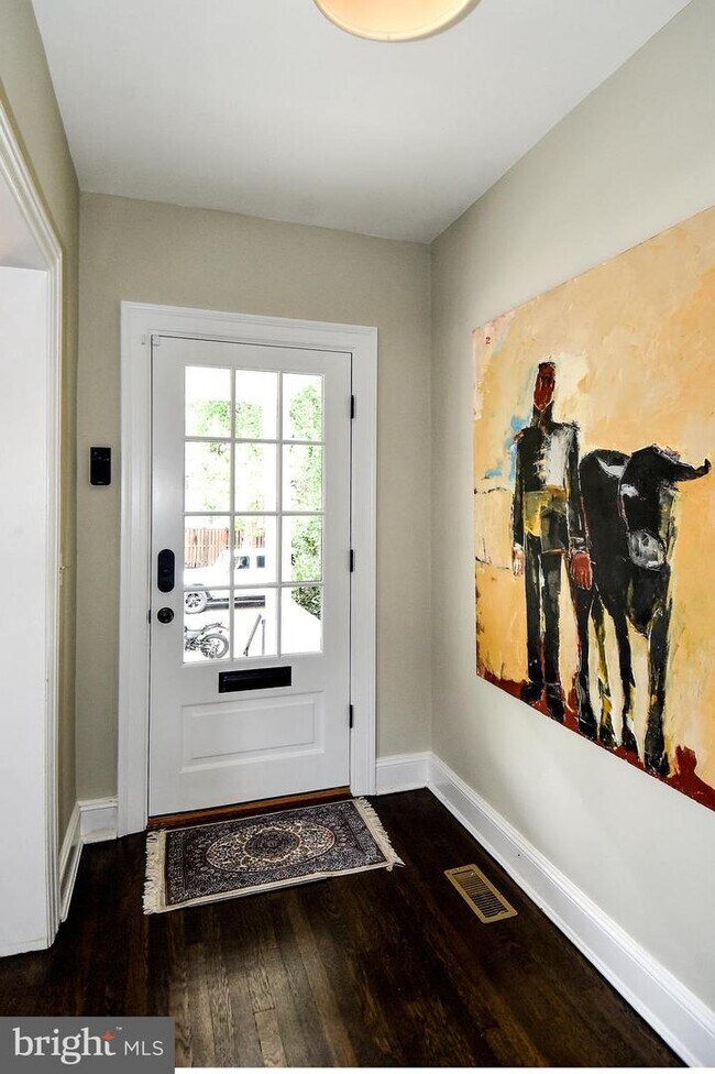 Building Photo - 2426 Observatory Pl NW