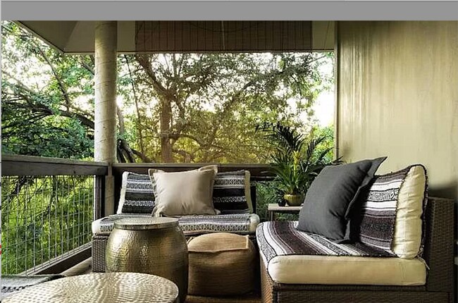 Private balcony - 227 Claudia St