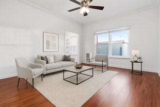 Building Photo - 724 S Mariposa Ave