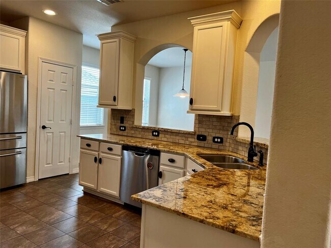 Foto del edificio - 8327 Quiet Bay Dr
