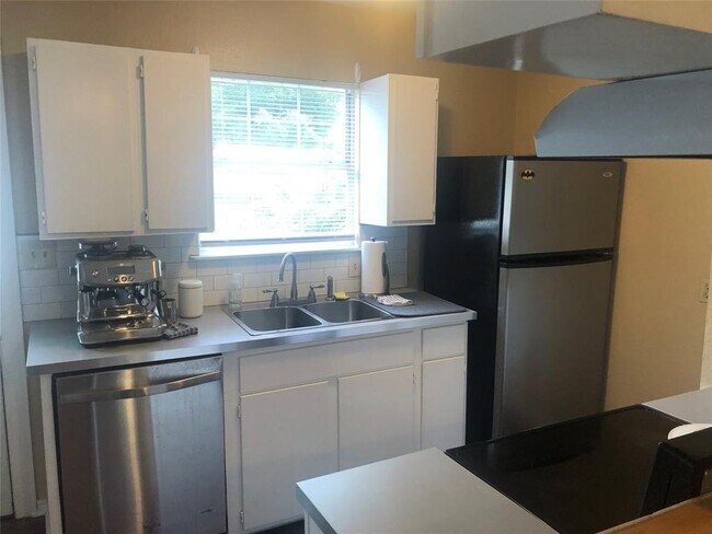 Foto del edificio - 905 Taulbee Ln