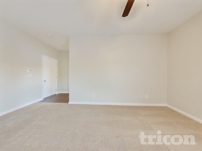 Foto del edificio - 142 Waters Edge Pkwy