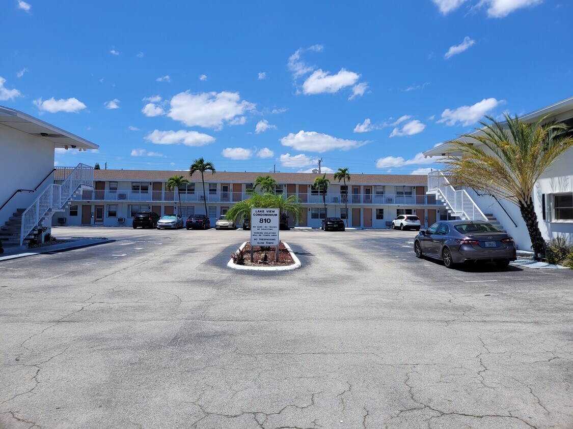 810 Lakeshore Dr Unit 10, Jupiter, FL 33458 Condo for Rent in Jupiter