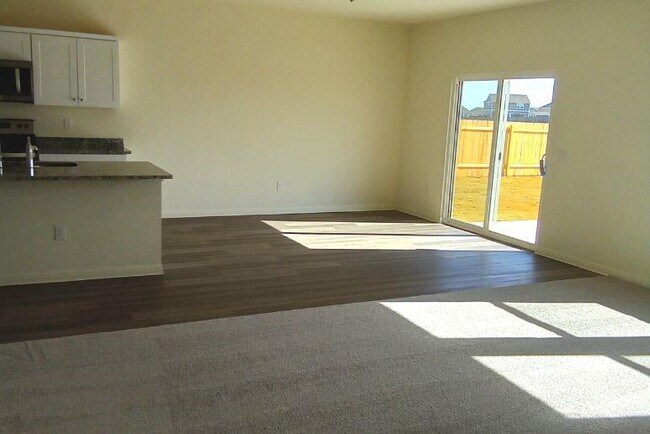 Foto del edificio - 12817 Samuel Adams Dr