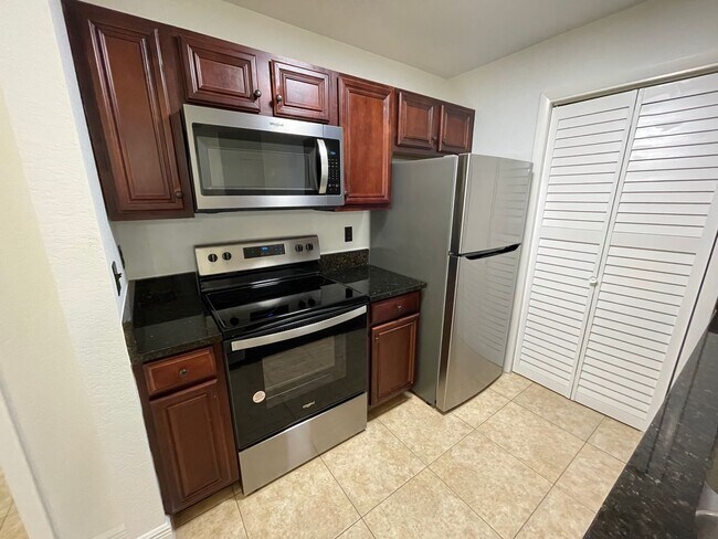 Foto del edificio - ANNUAL RENTAL - CAMDEN COVE- 1 BED - 1 BAT...
