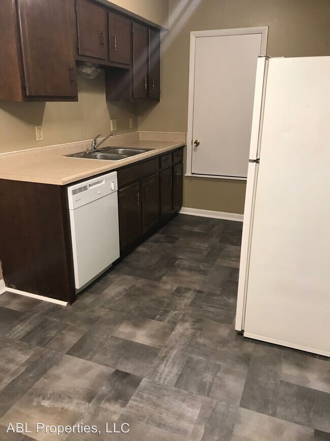 1401 N Parker Rd, Russellville, AR 72801 Room for Rent in