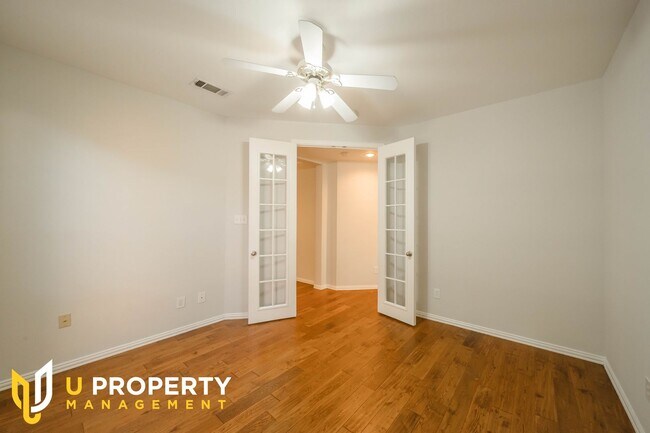 Foto del edificio - Dont Miss this pretty home in Plano!