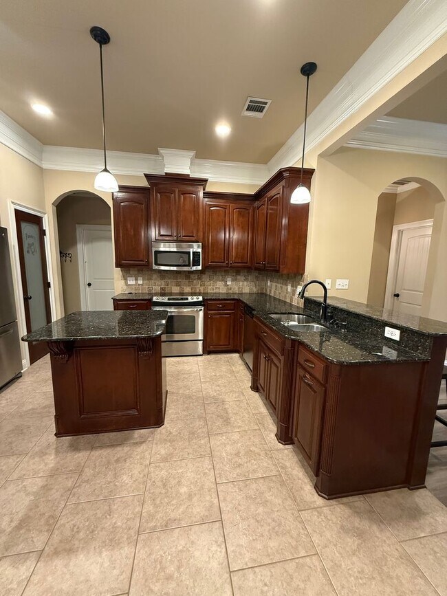 Foto del edificio - Haughton! Charming 3-Bedroom Brick Home with Spacious Yard