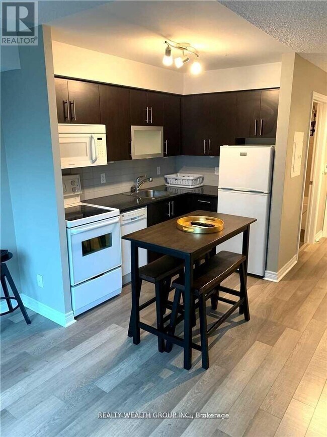 Photo du bâtiment - 50 Town Centre Court