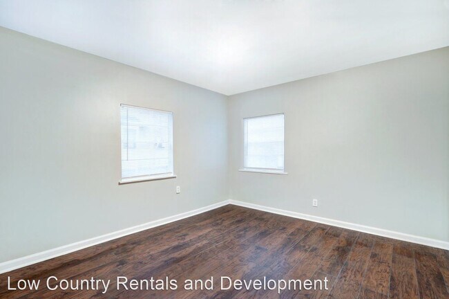 Building Photo - 1121 E Park Ave