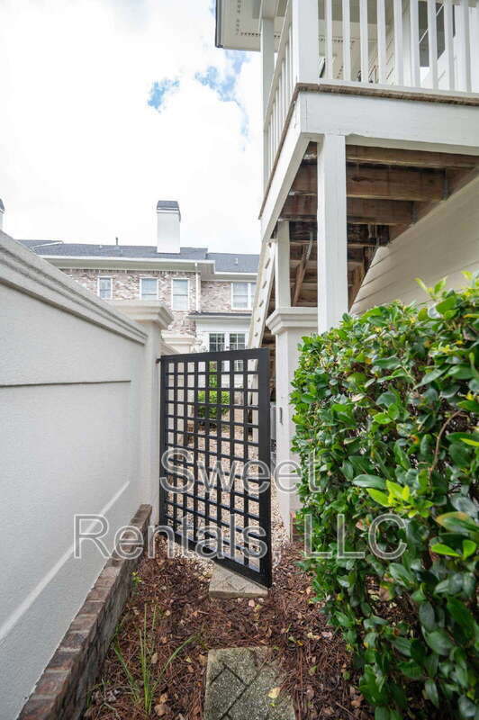 Foto principal - 42 Grove Ln