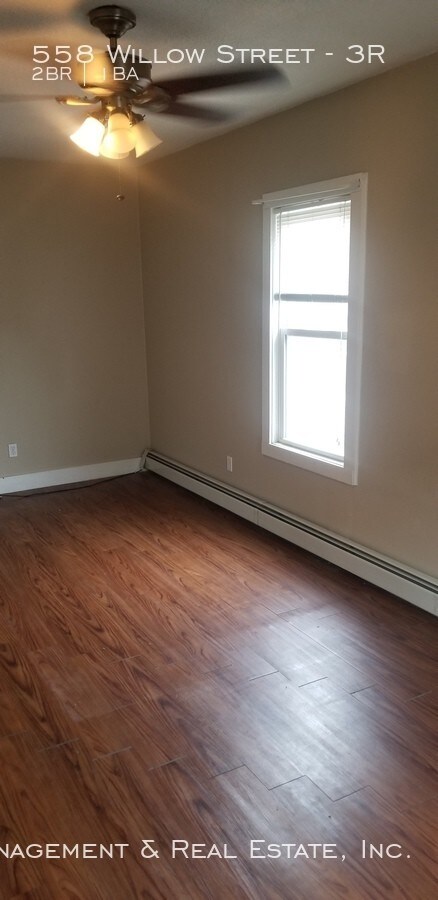 Building Photo - 558 Willow Street - 3R