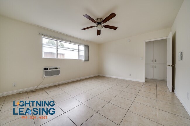 Foto del edificio - 8142 Langdon Ave