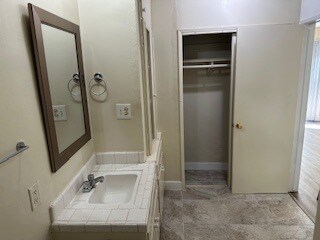 Foto del edificio - 1481 Alvira St