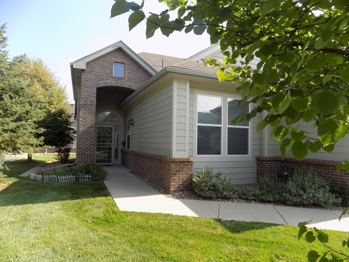 2882 W Riverwalk Cir, Littleton, CO 80123 Townhome Rentals in