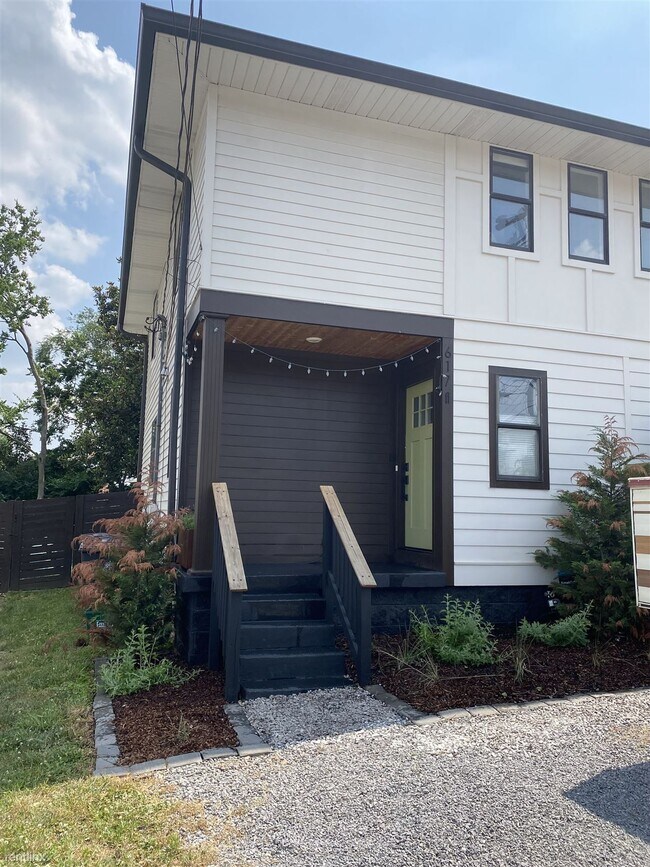 Foto del edificio - 2 br, 1.5 bath Townhome - 617A Moore Avenue