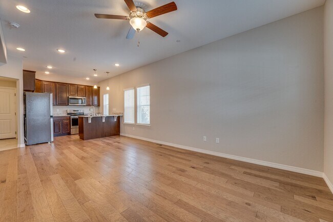 Foto del edificio - Stunning 3 Bedroom 2 Bathroom townhome in ...