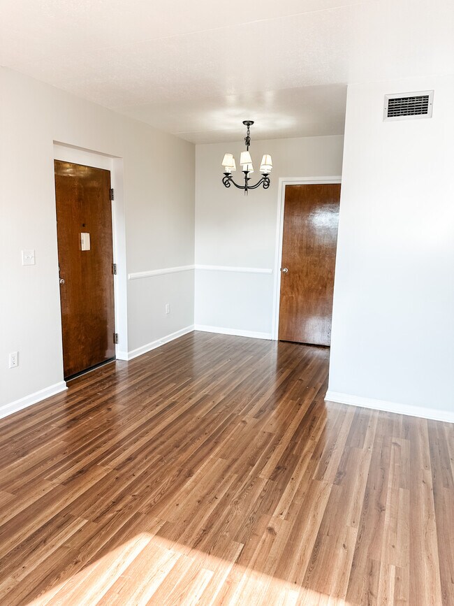 Building Photo - 1211 Highland Ave